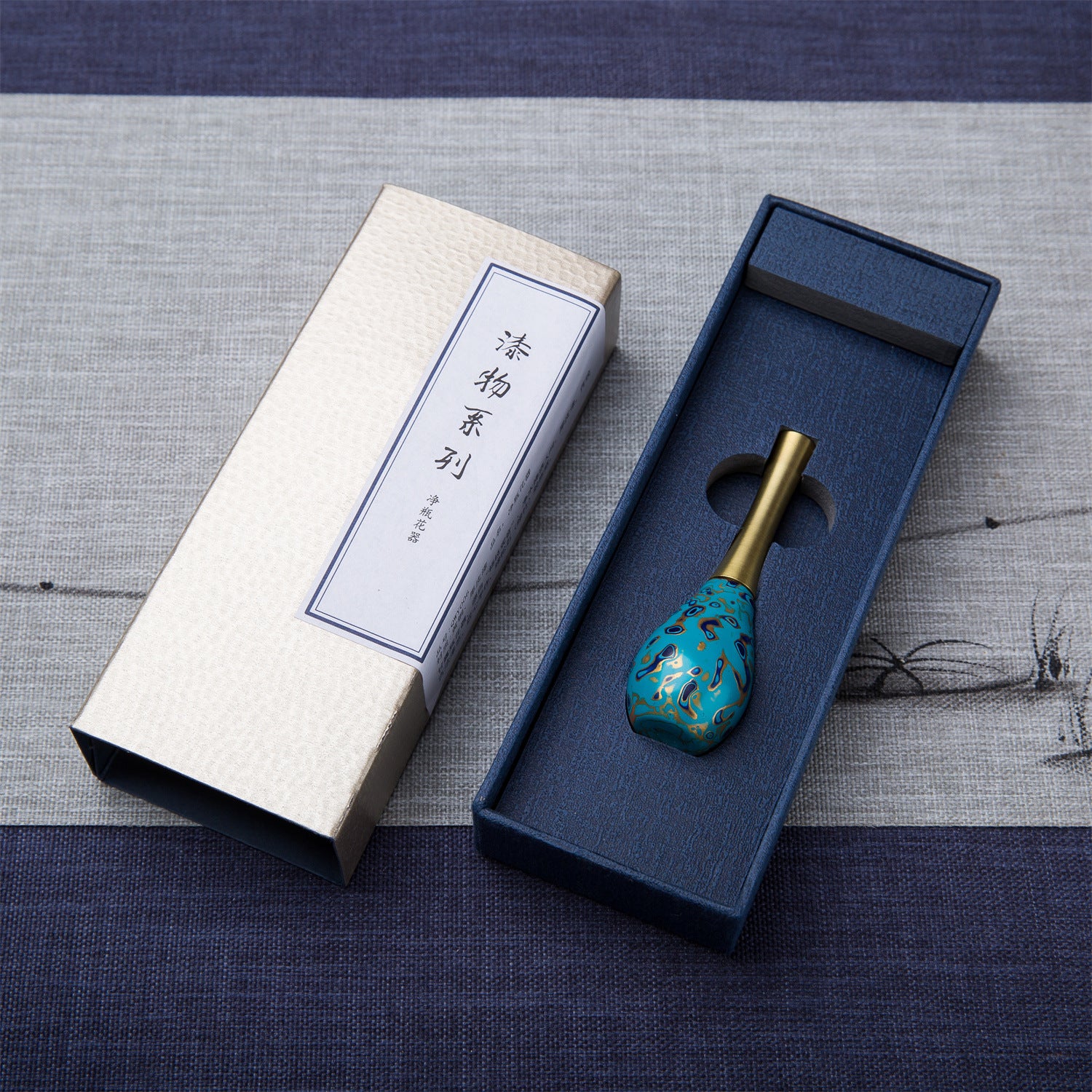 Chinese Lacquer Handicraft Flower Holder