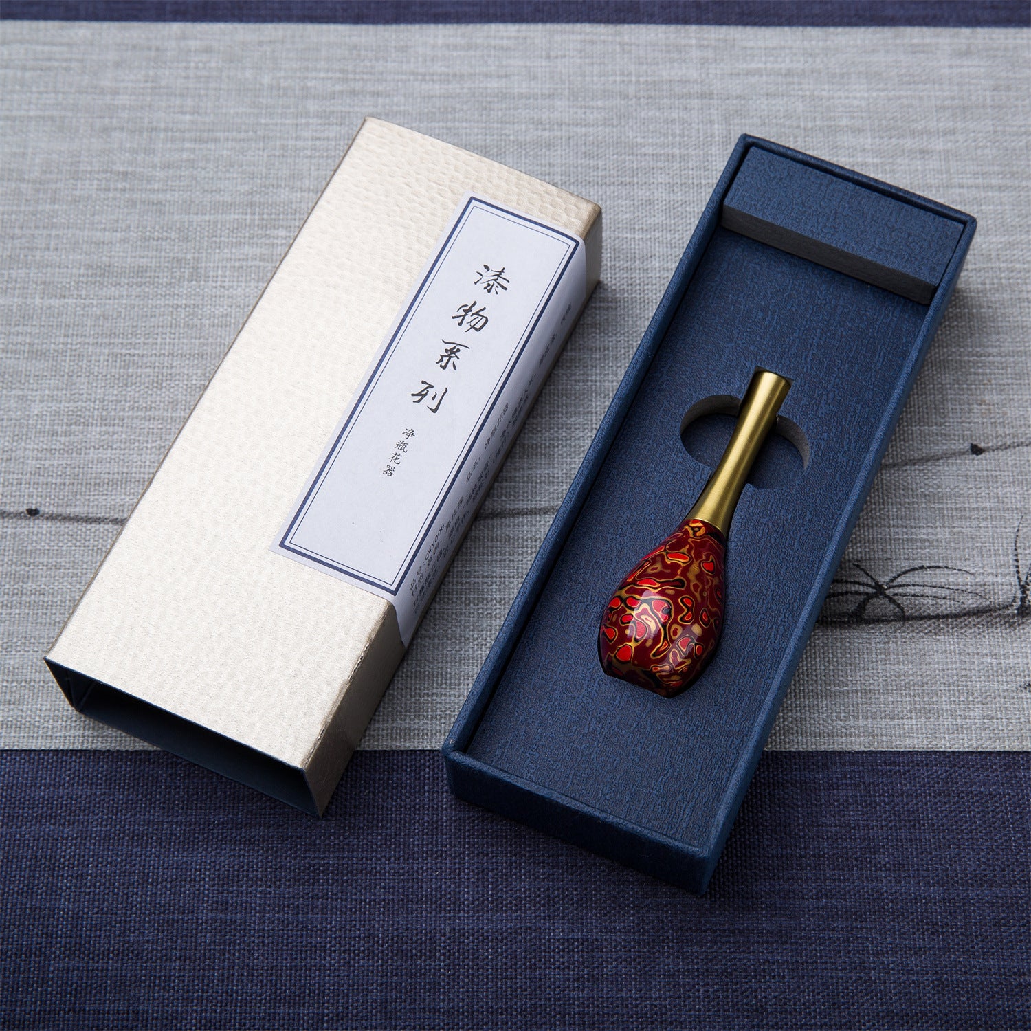 Chinese Lacquer Handicraft Flower Holder