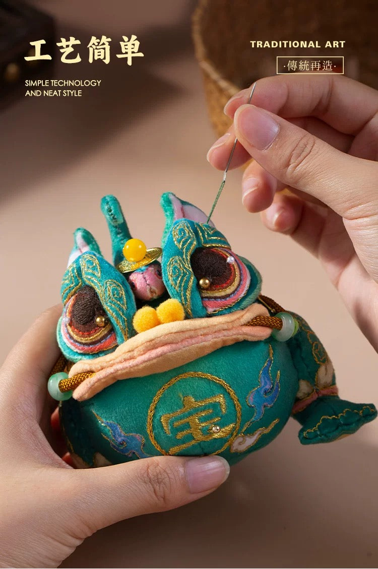 Chinese Intangible Cultural Heritage Fragrance Sachet Embroidery – Golden Toad Auspicious Ornament Material Kit