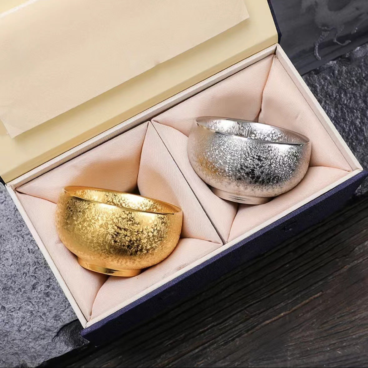 Gilded master cup + gilt-silver tea cup with diamond pattern in a paired set presented in a gift box